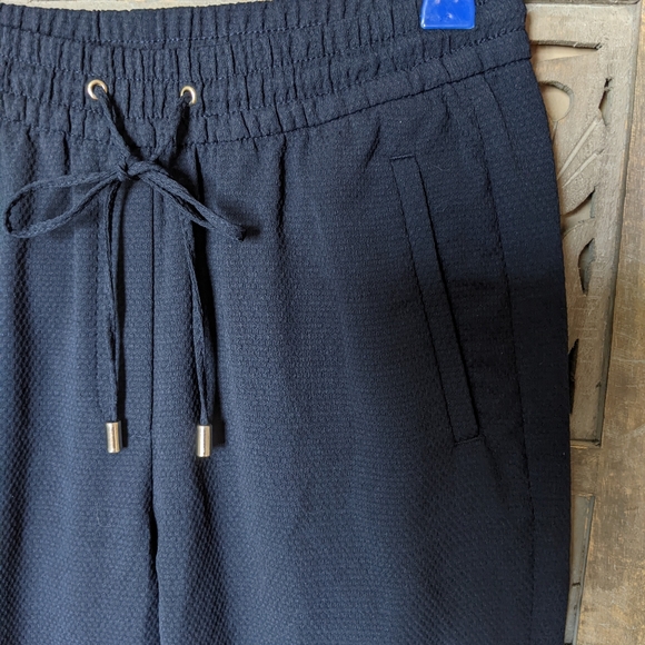 Beautiful H&M Navy Vacay Pants w Pockets - Picture 3 of 5